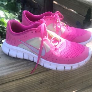 nike free run pink neon